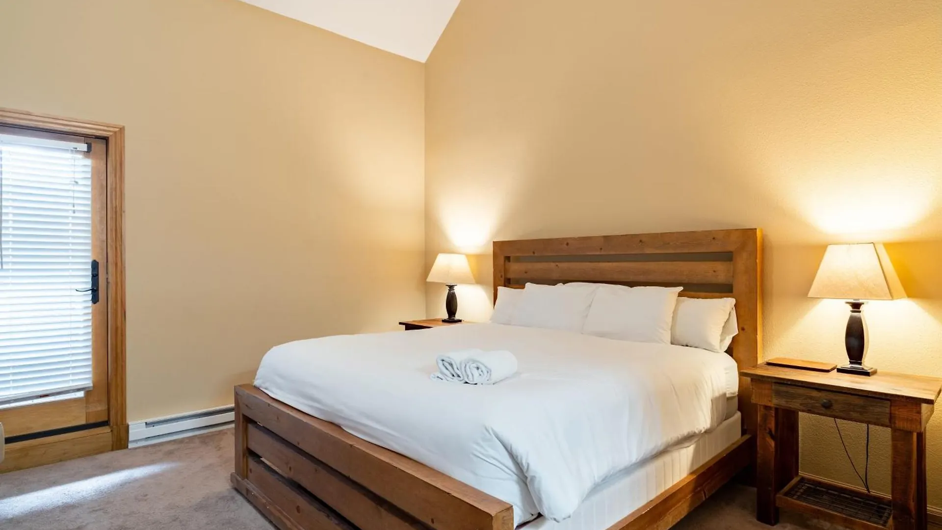 Holiday home Cimarron 35 By Avantstay Ski-inski-out Property In Complex W Two Hot Tubs *