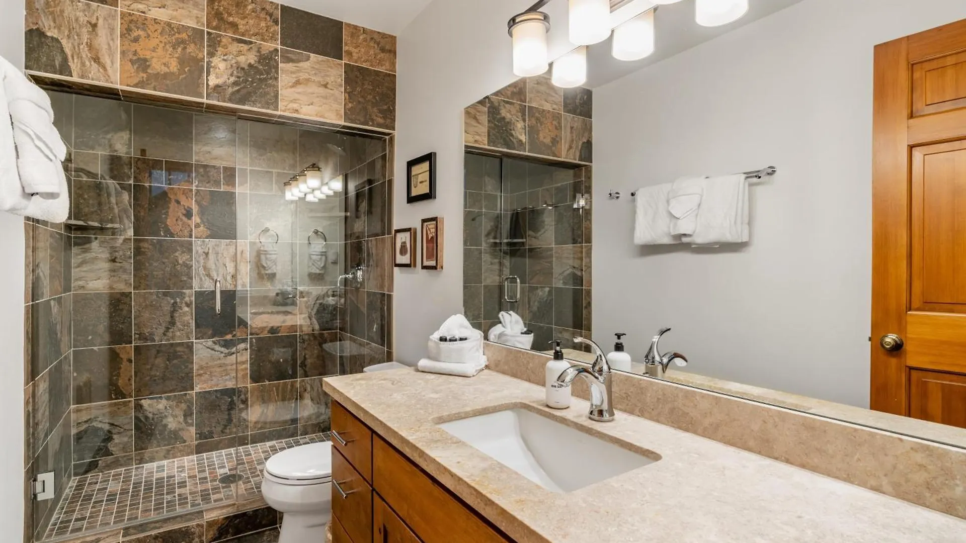 Riverside C202 By Avantstay Close To Downtown Town Park Lift 8 *