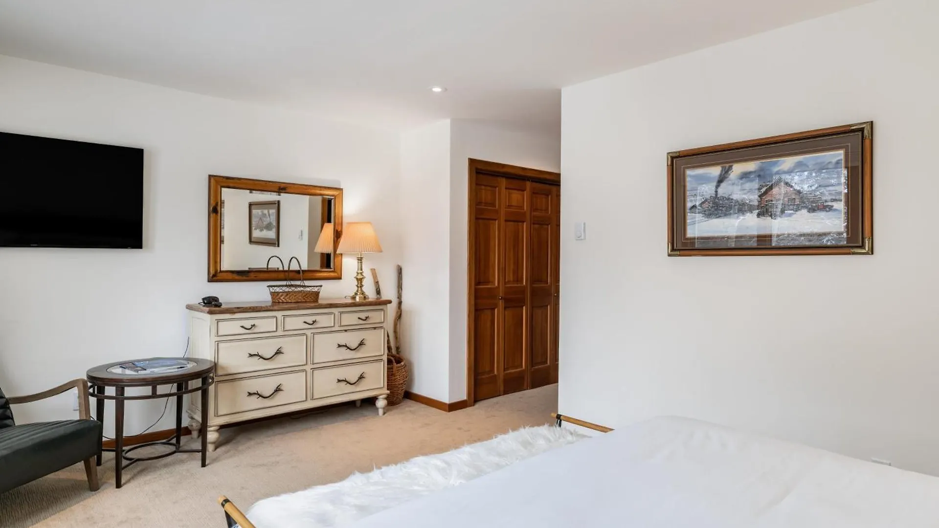 Riverside C202 By Avantstay Close To Downtown Town Park Lift 8 Holiday home