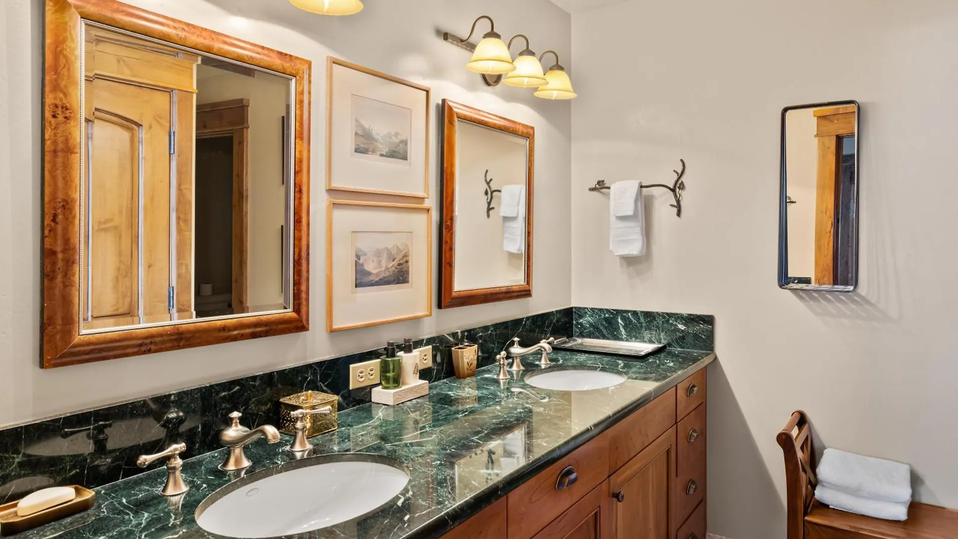 The Bear House On Double - Premier Ski-in-out Location And Amenities Holiday home