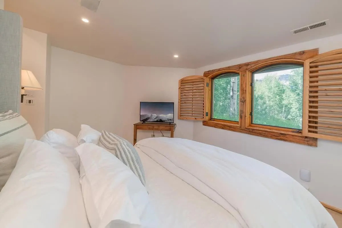 Chalet Absolutely Amazing Slopeside Mountain With