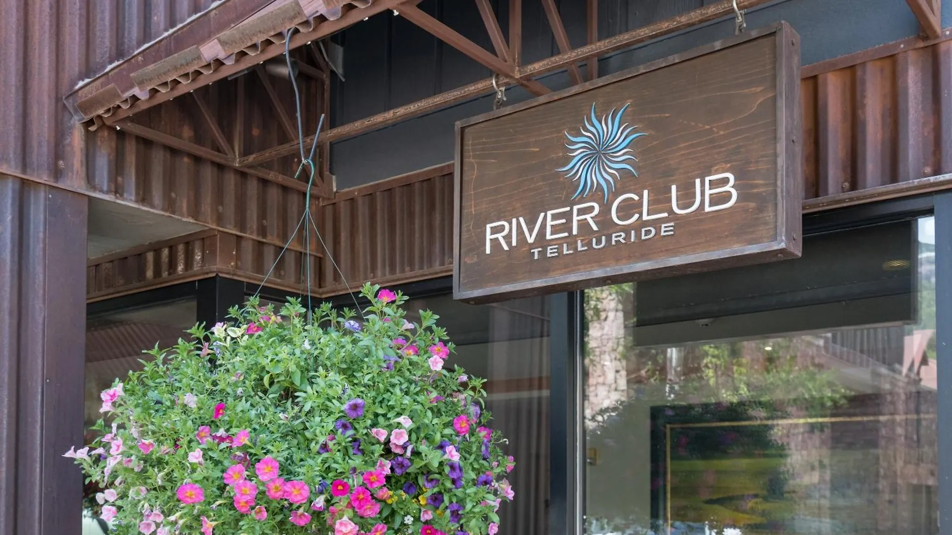 River Club 105 By Alpine