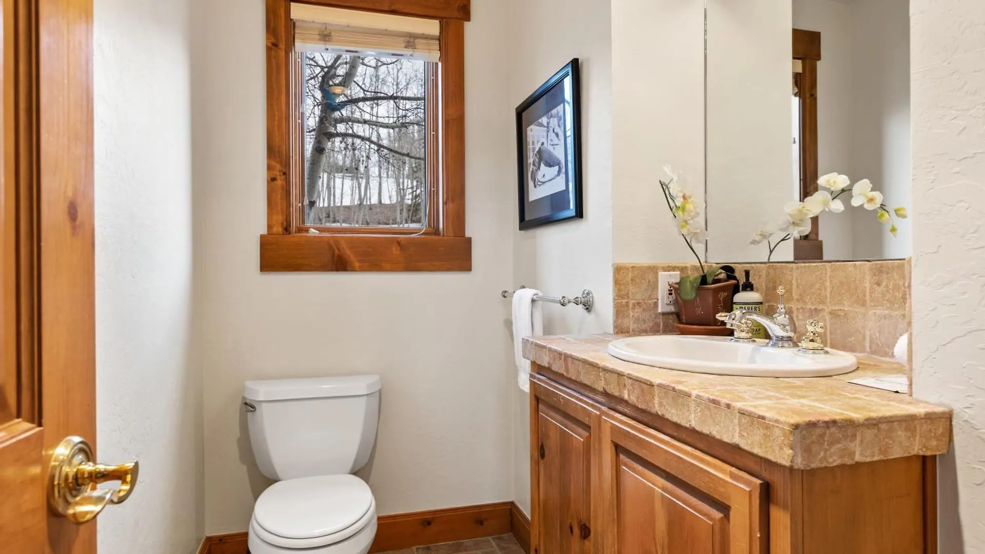Russell By Avantstay Expansive Deck Stunning Views Hot Tub *