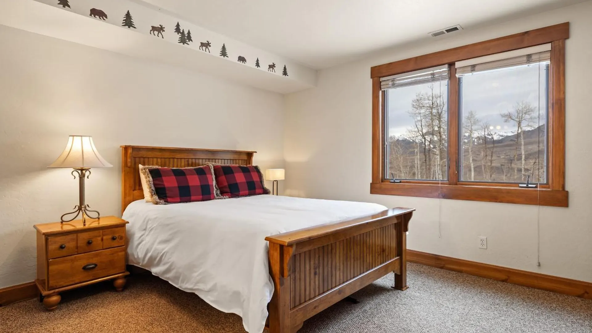 Russell By Avantstay Expansive Deck Stunning Views Hot Tub Holiday home