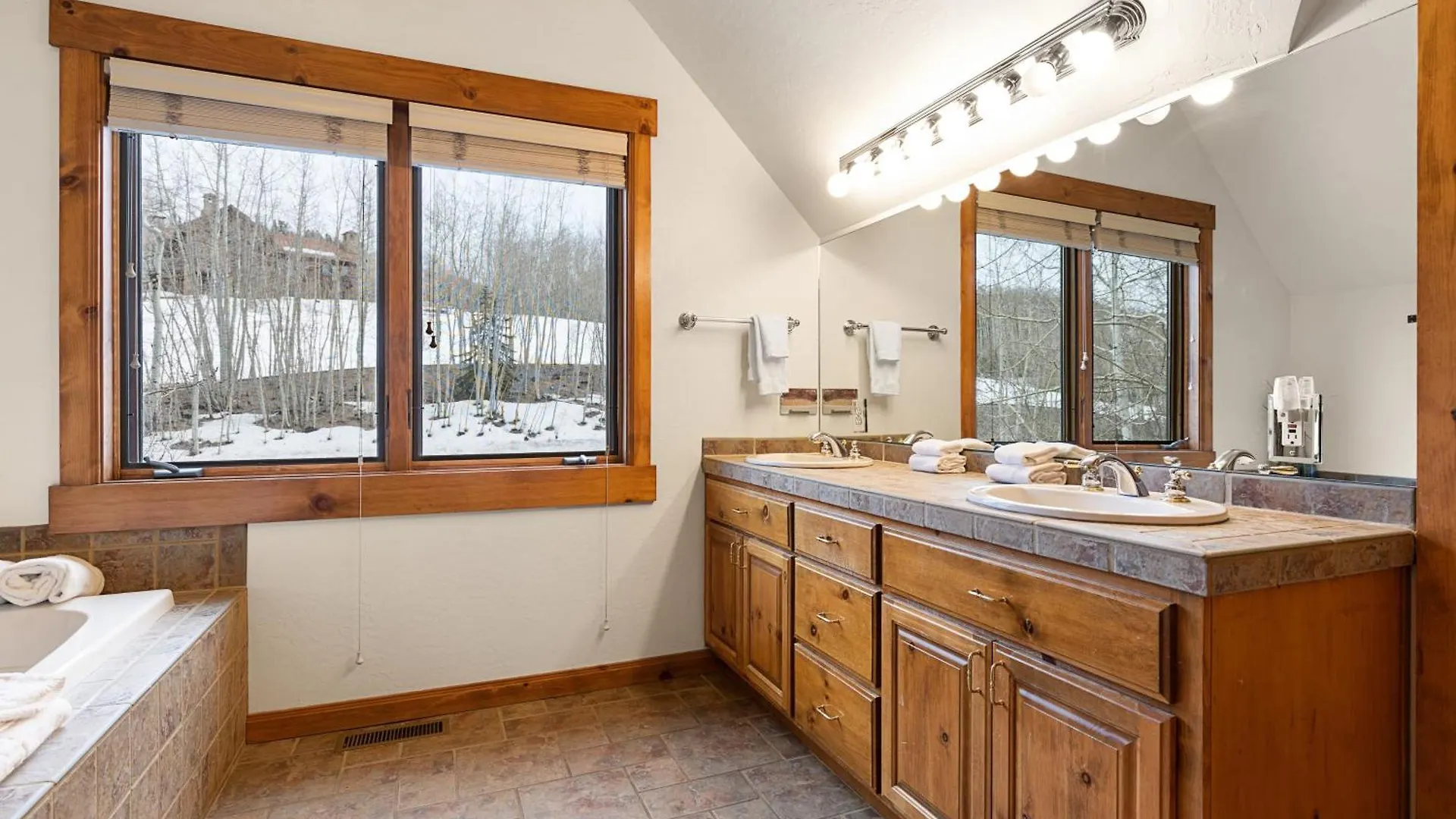 Russell By Avantstay Expansive Deck Stunning Views Hot Tub Telluride