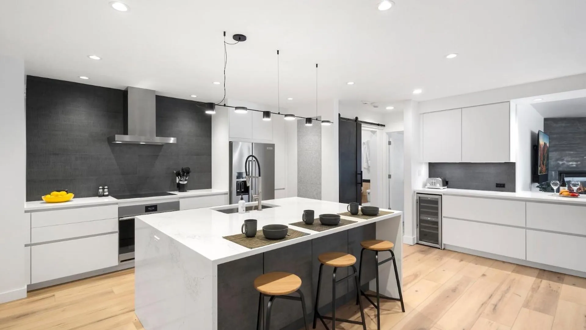 Sunny Condo, Box Canyon Views, Pool & Hot Tub Apartment *