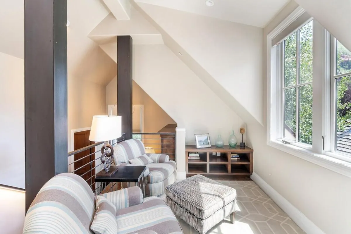 Villa South Oak Retreat - Convenient Luxury By Gondola!