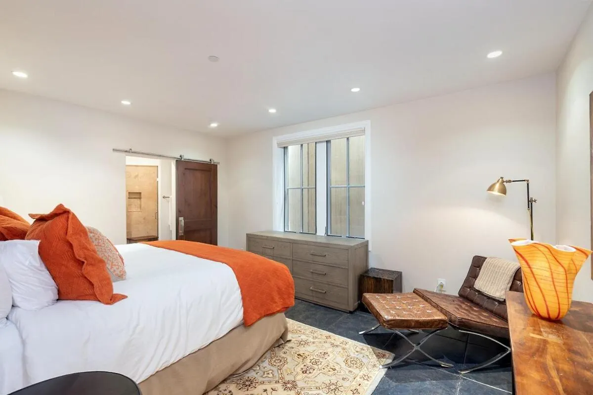Villa South Oak Retreat - Convenient Luxury By Gondola!