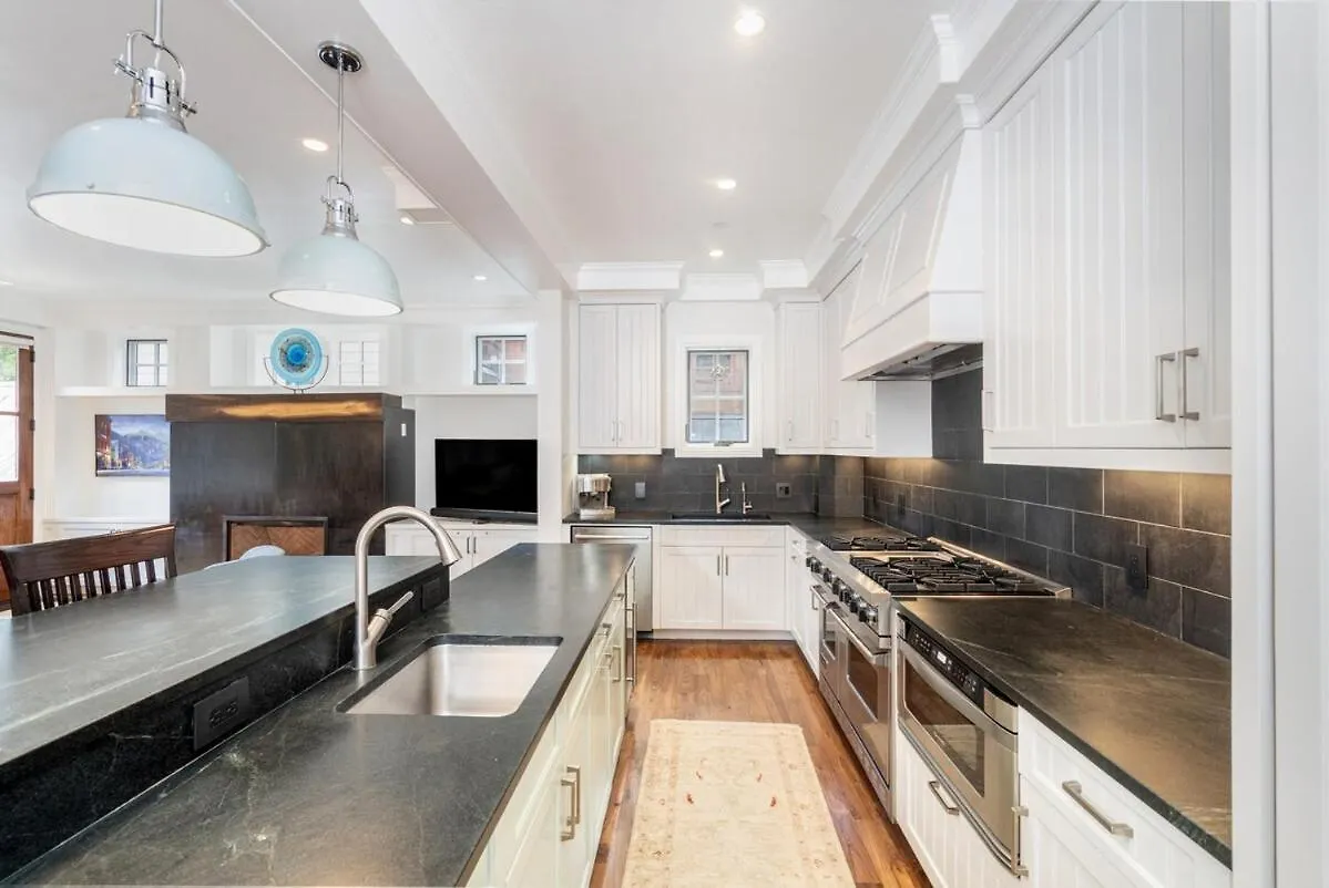 South Oak Retreat - Convenient Luxury By Gondola! *