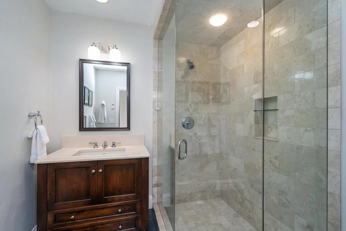 Villa South Oak Retreat - Convenient Luxury By Gondola! *