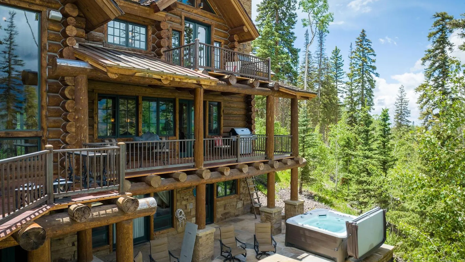 Hilltop Hideaway By Exceptional Chalet