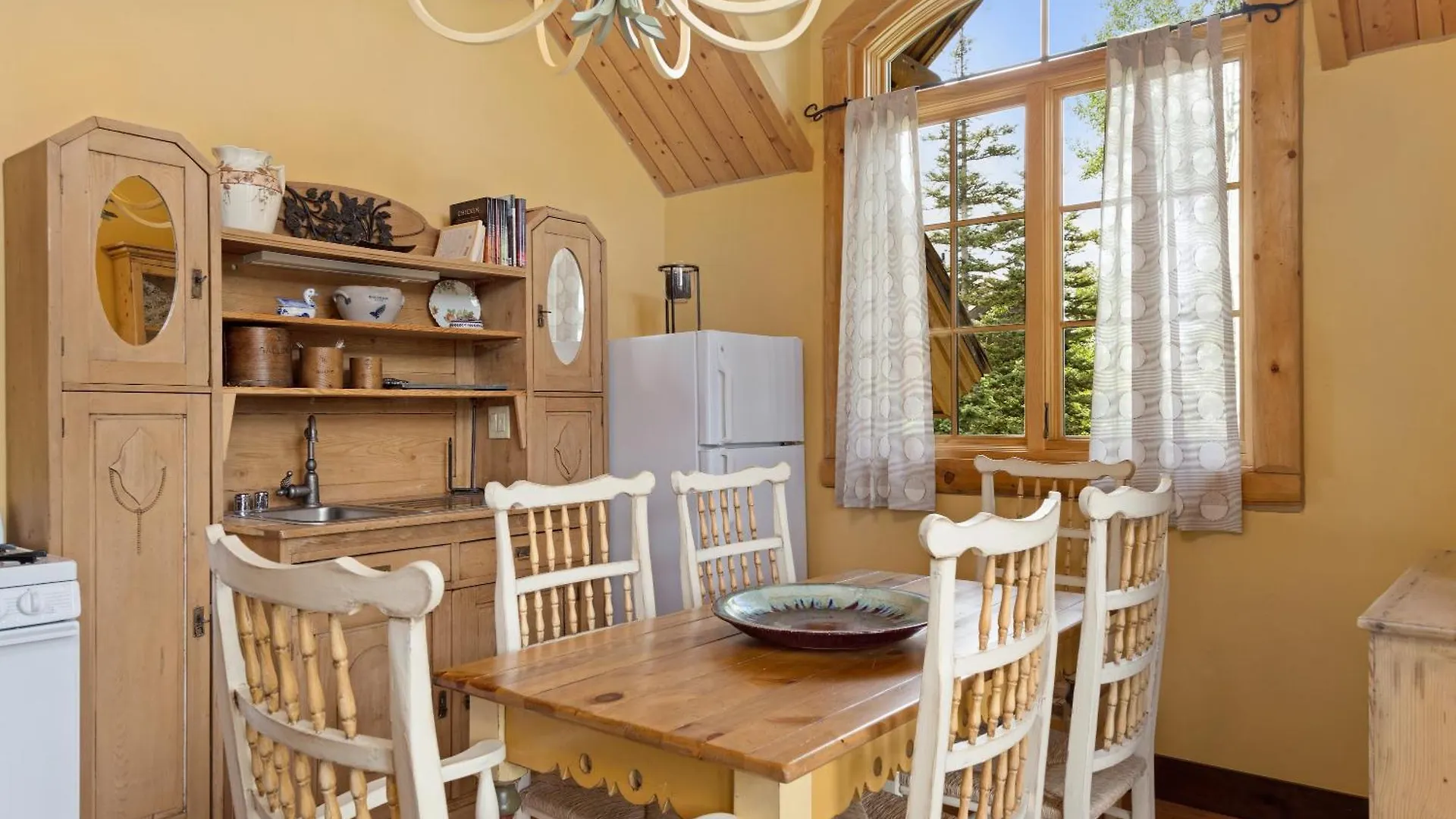 Hilltop Hideaway By Exceptional Chalet *