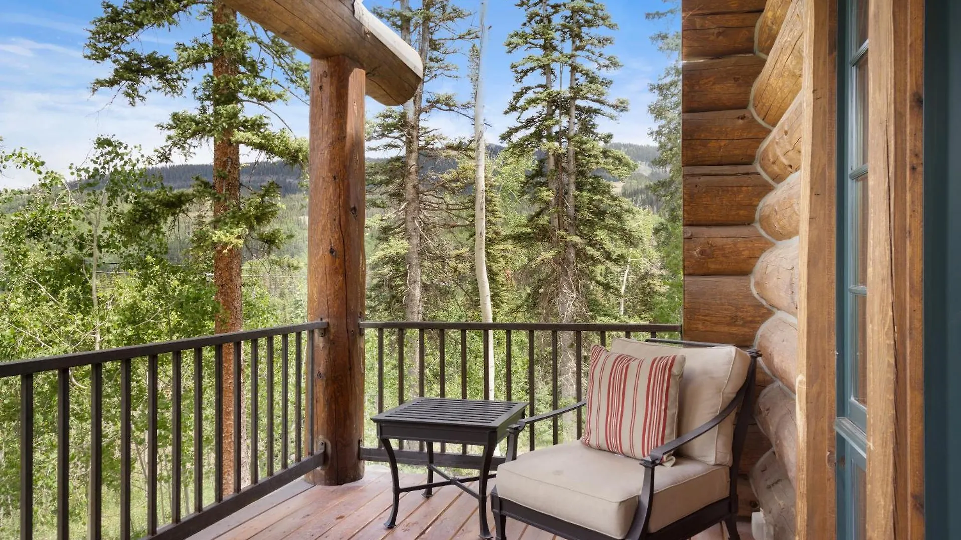 Hilltop Hideaway By Exceptional Chalet