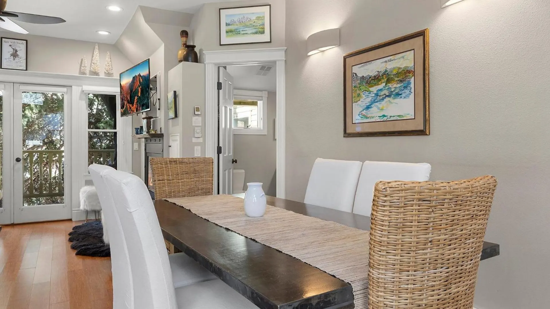 Peaceful Home-like - Spacious, Private Deck, Fireplace *