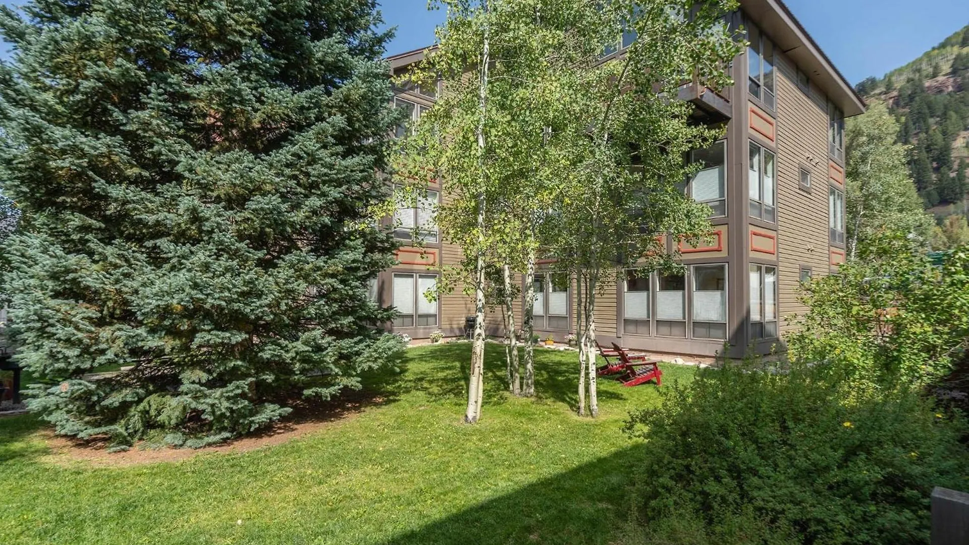 Big & Bright Hidden Gem With Garage, Hot Tub, Lux Kitchen Apartmán