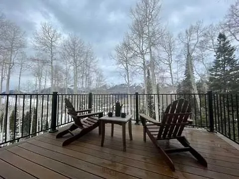 Luxury Mountain Retreat With Hot Tub And Views