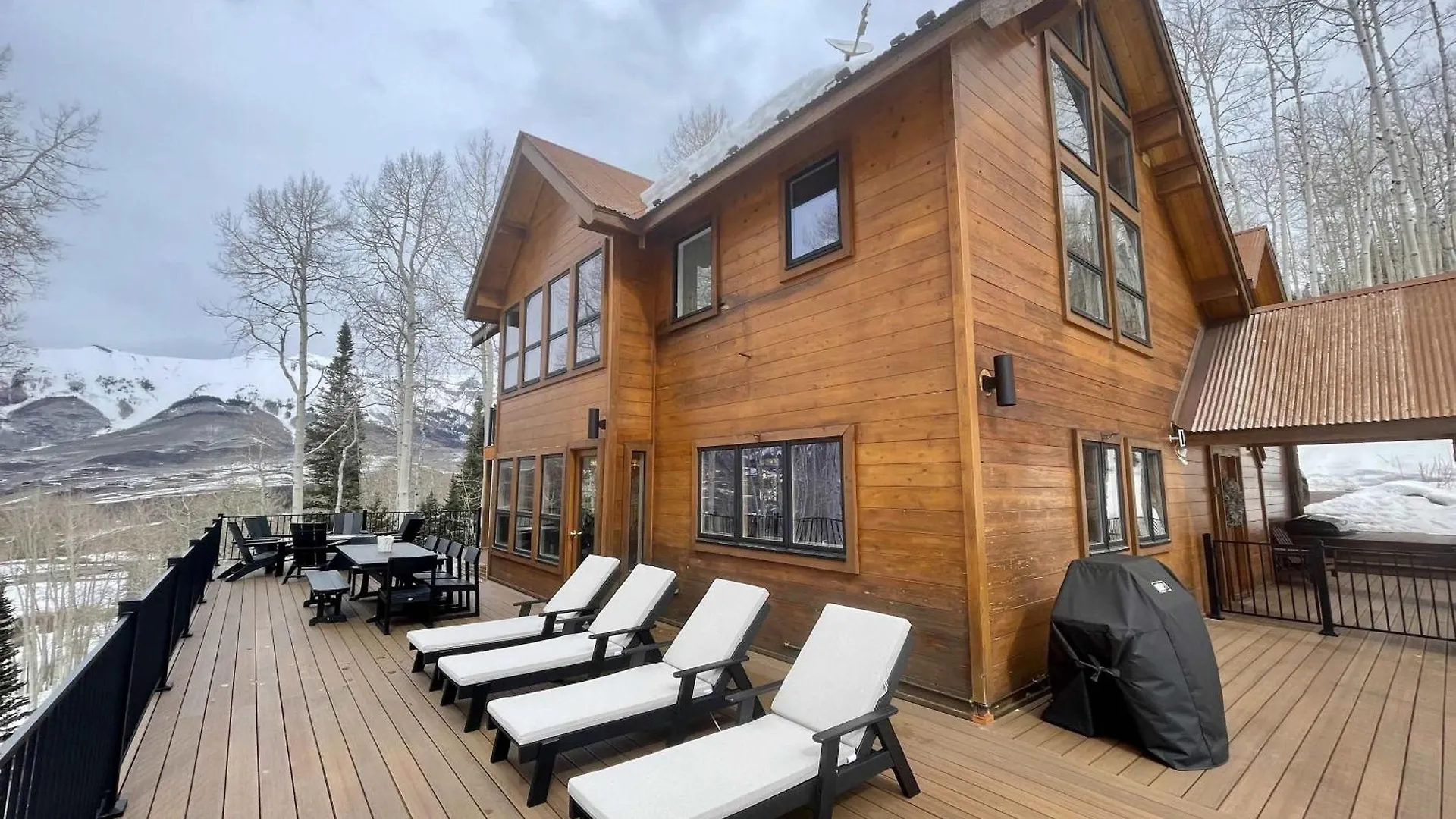 Luxury Mountain Retreat With Hot Tub And Views