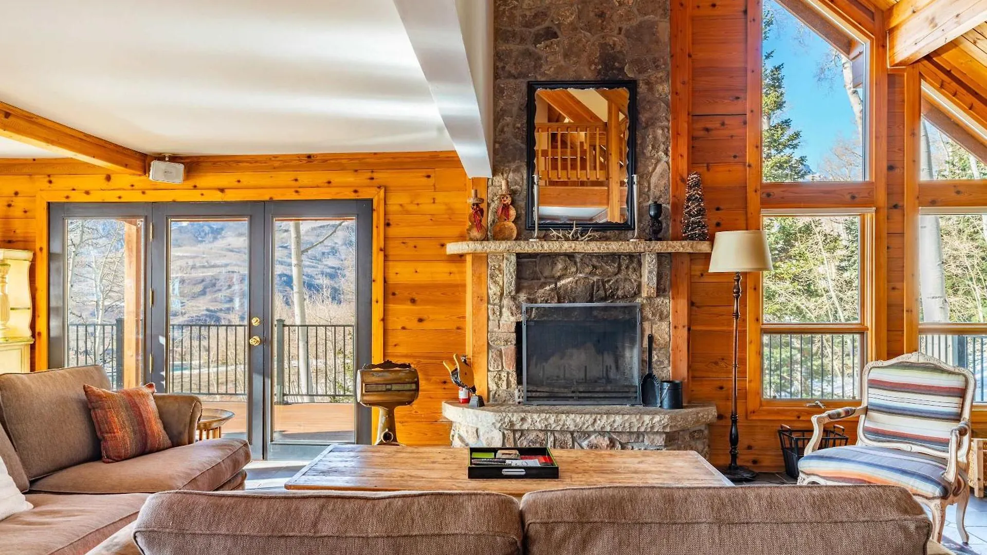 Luxury Mountain Retreat With Hot Tub And Views