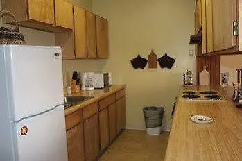 Smedleys Suites 2*