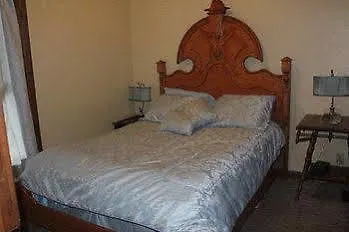 Smedleys Suites 2*