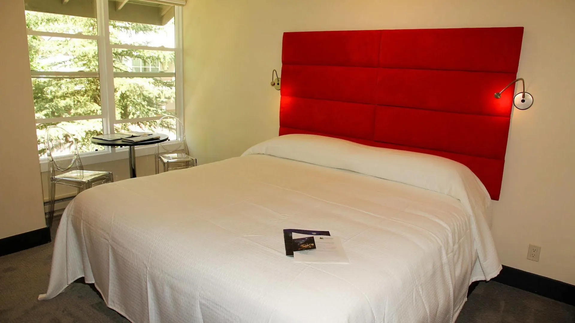 Mountainside Hotel 3*