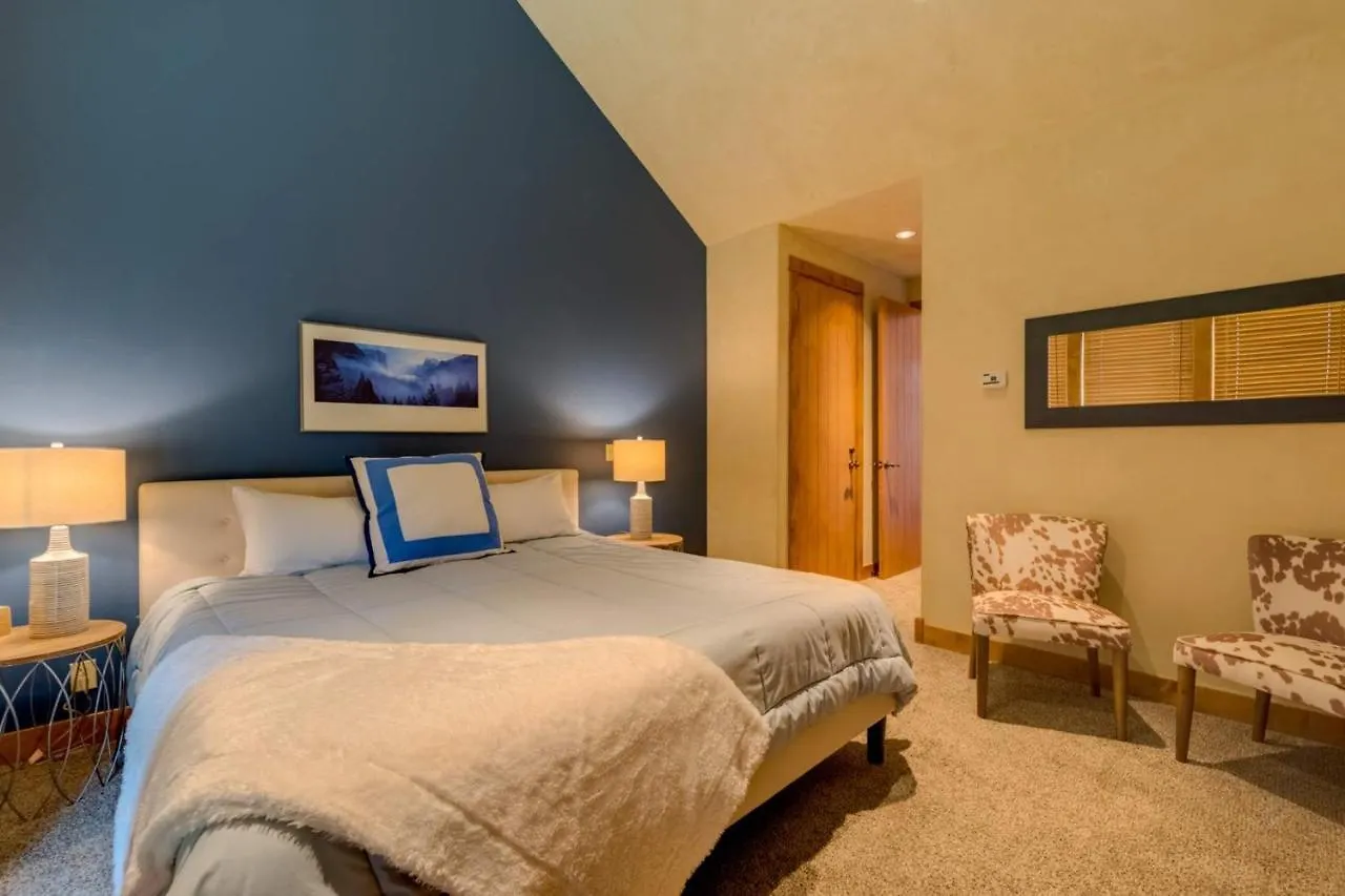 The Black Diamond At The Terraces Apartment