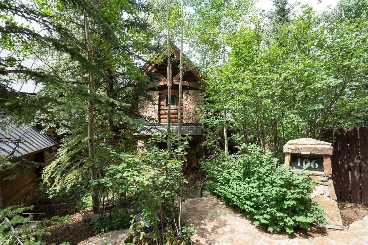 New! Chic European Style Cabin, Short Walk To