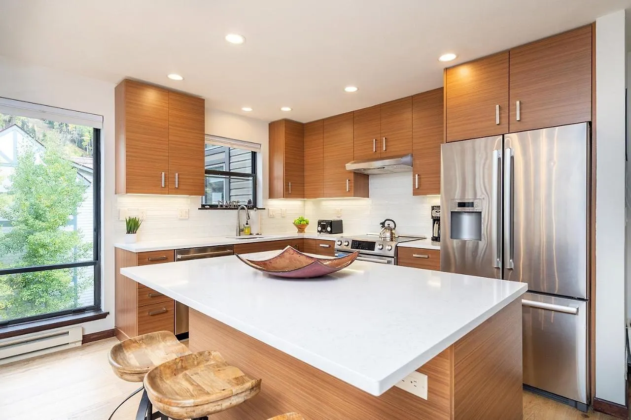Big & Bright Hidden Gem With Garage, Hot Tub, Lux Kitchen Apartment Telluride