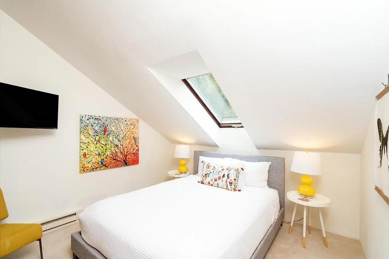 Big & Bright Hidden Gem With Garage, Hot Tub, Lux Kitchen