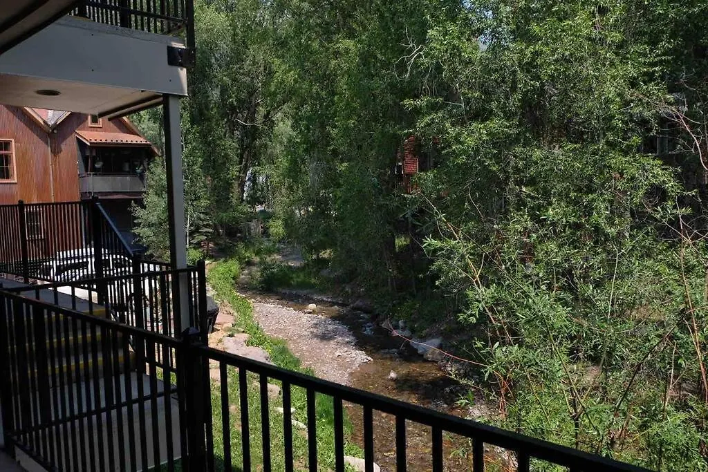 Luxury Downtown - Creekside - Walk To Chair 7! Apartment *