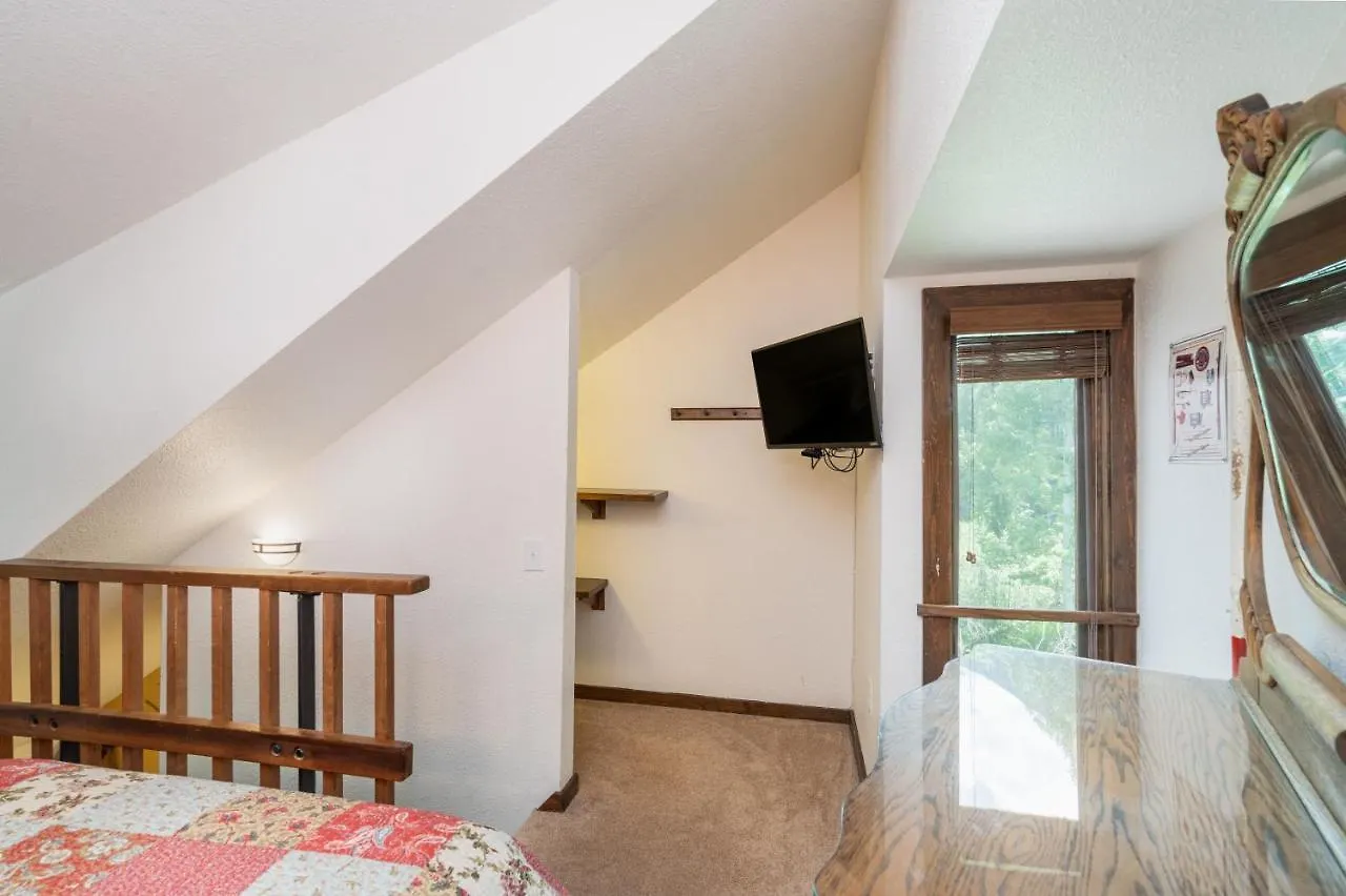 Manitou 8 By Alpine Hotel