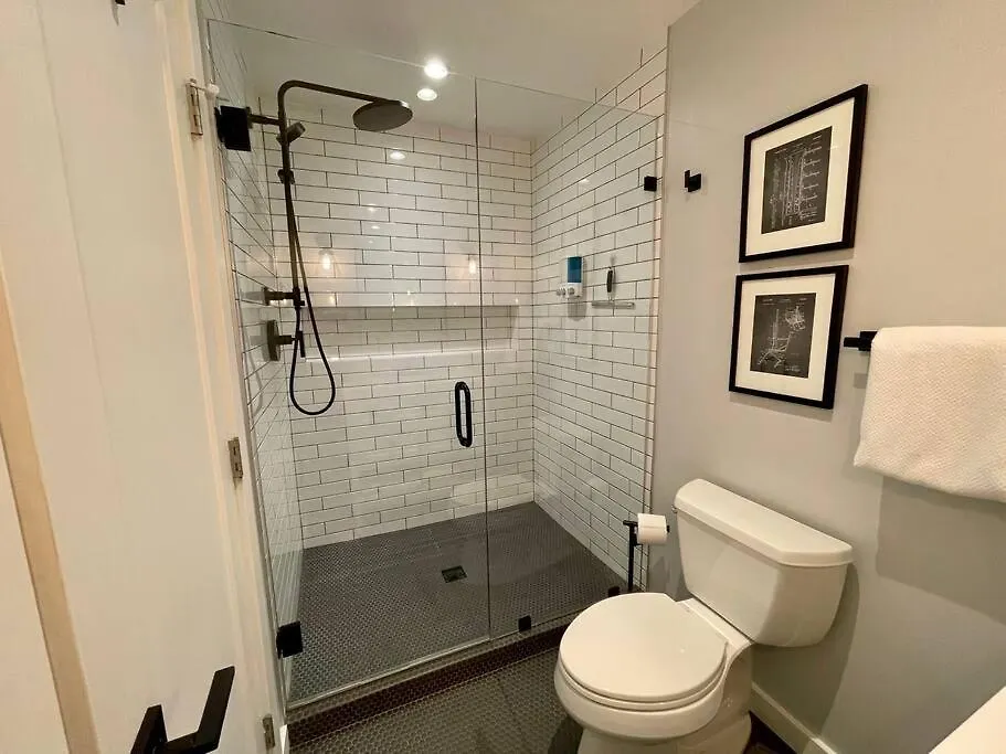 Apartment Luxury Downtown - Creekside - Walk To Chair 7! *