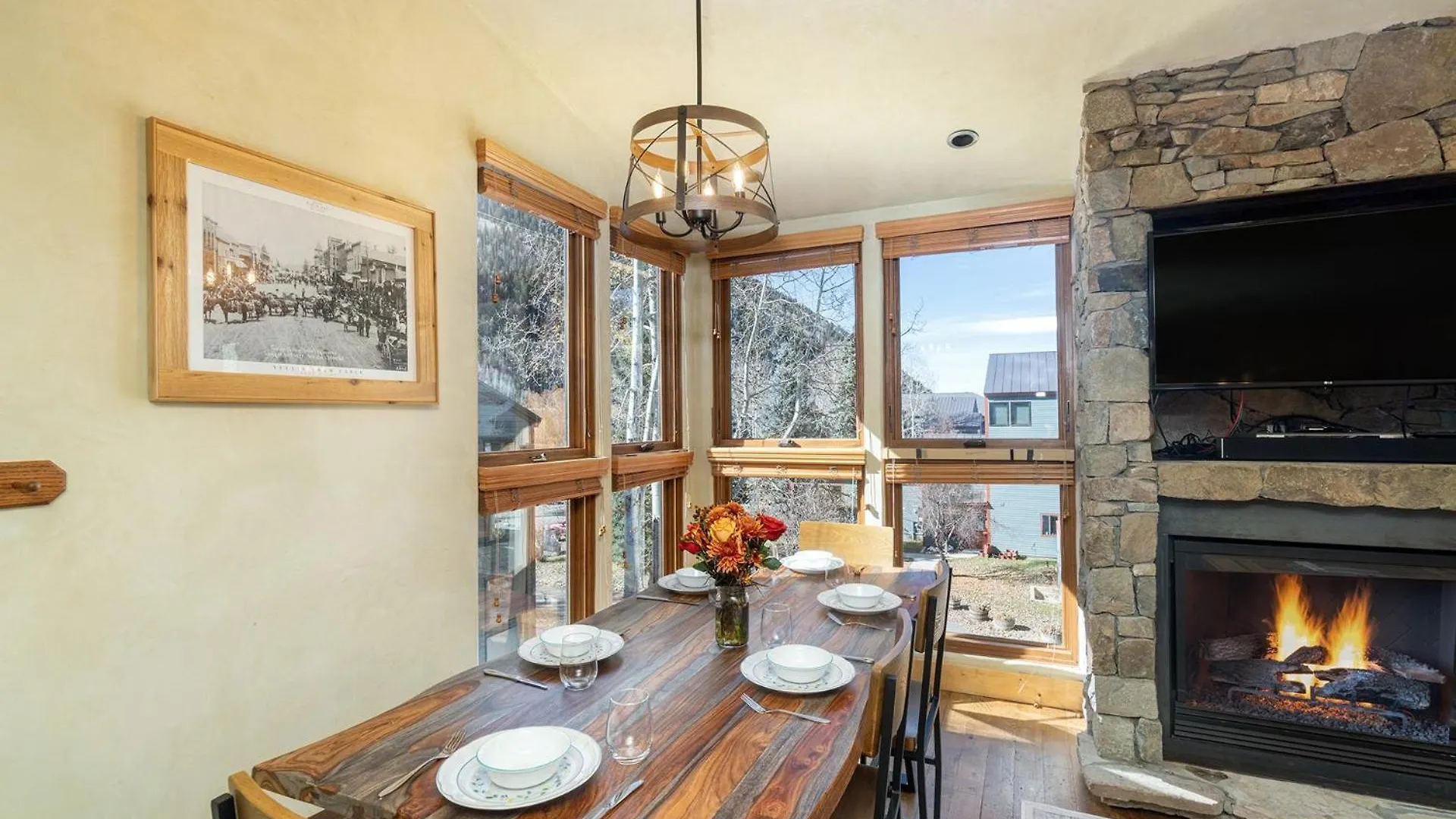Life! Walk Or Shuttle To Lifts - Fireplace, Hot Tub Apartment *