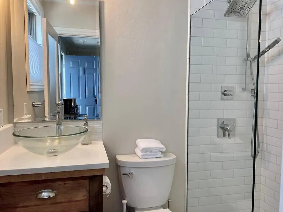 דירה Beautiful Modern In-town With Kitchenette *