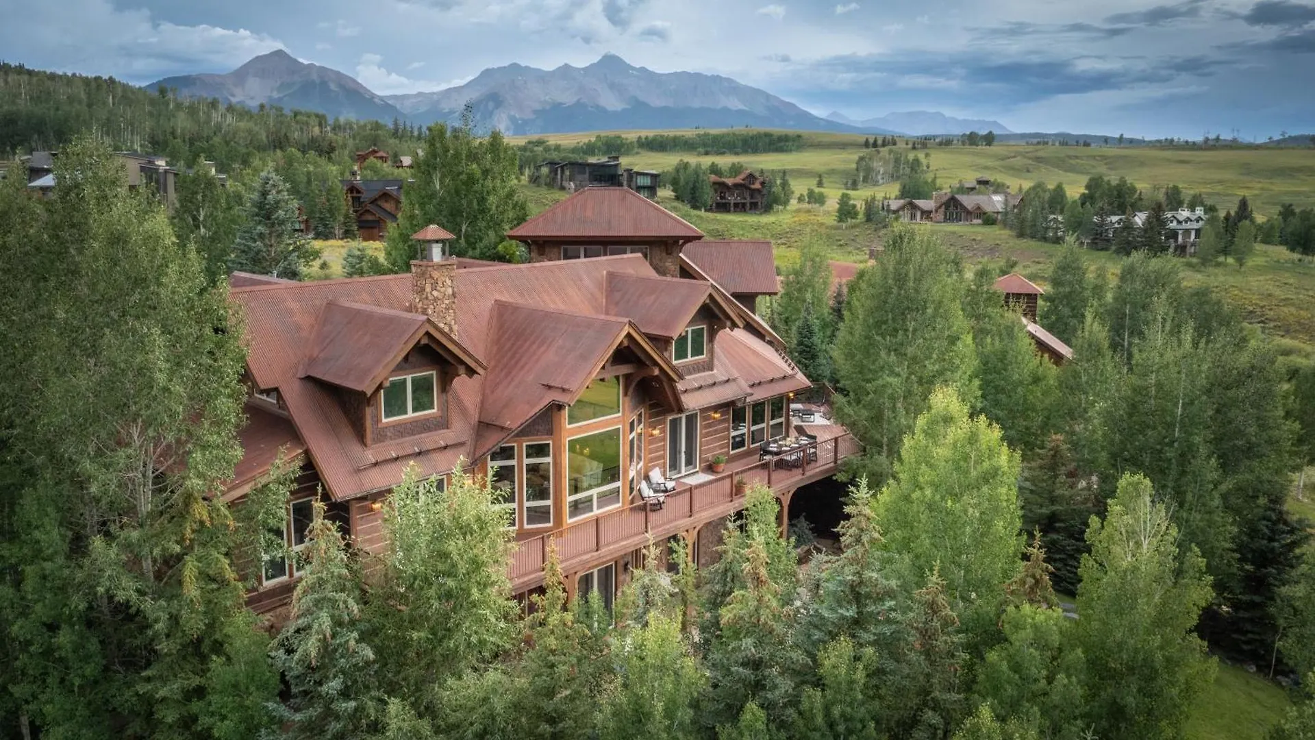 Camp - Golf Course, Views, Hot Tub, Gym! Telluride