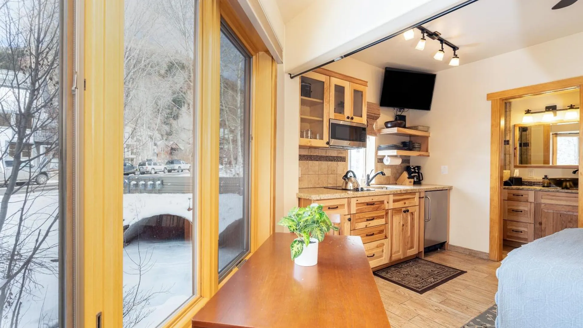 Giant Riverfront Deck W Grill, Tons Of Space Viking 100ab *