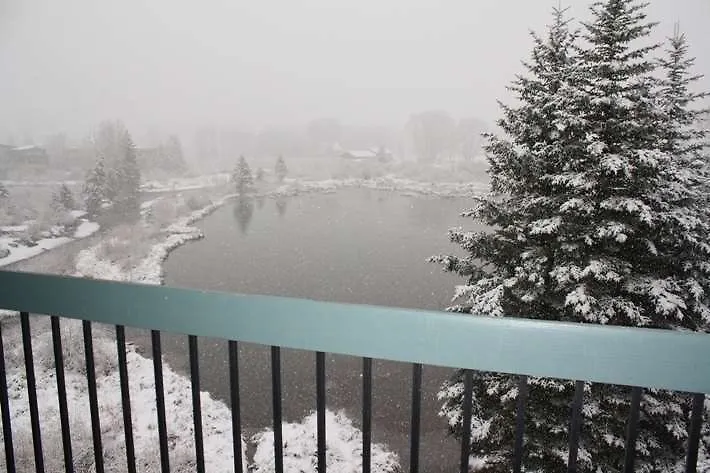 Riverside By Alpine Hotel