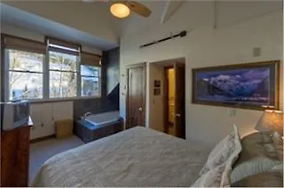 Columbia Place By 3*