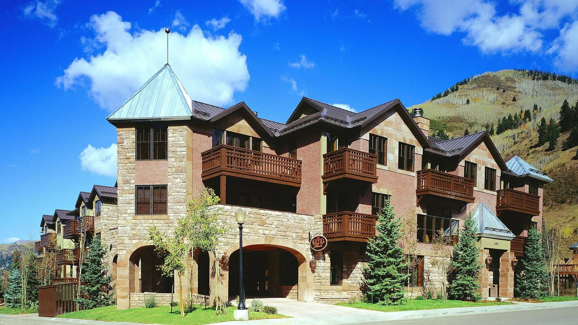 Hotel The 4*