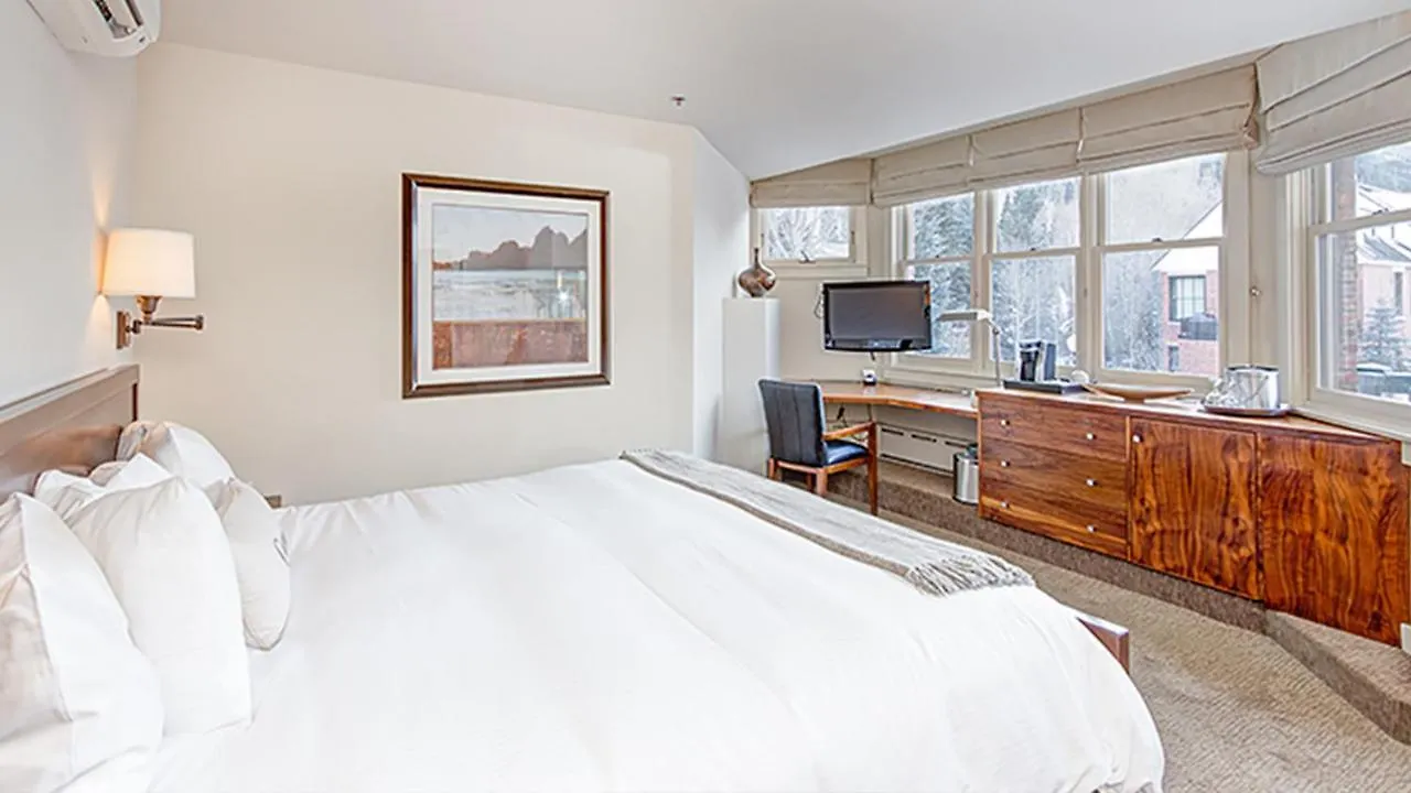 Columbia Hotel 4*