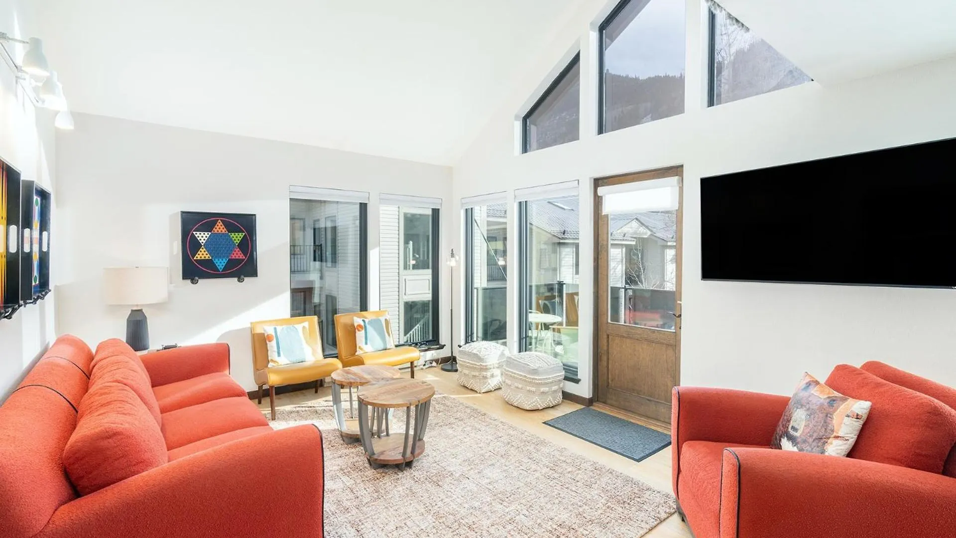 Big & Bright Hidden Gem With Garage, Hot Tub, Lux Kitchen Lejlighed