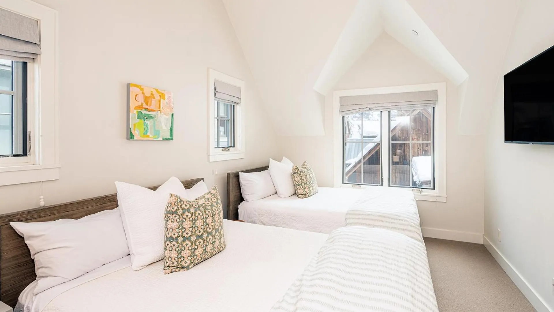 330 W Pacific B Townhouse