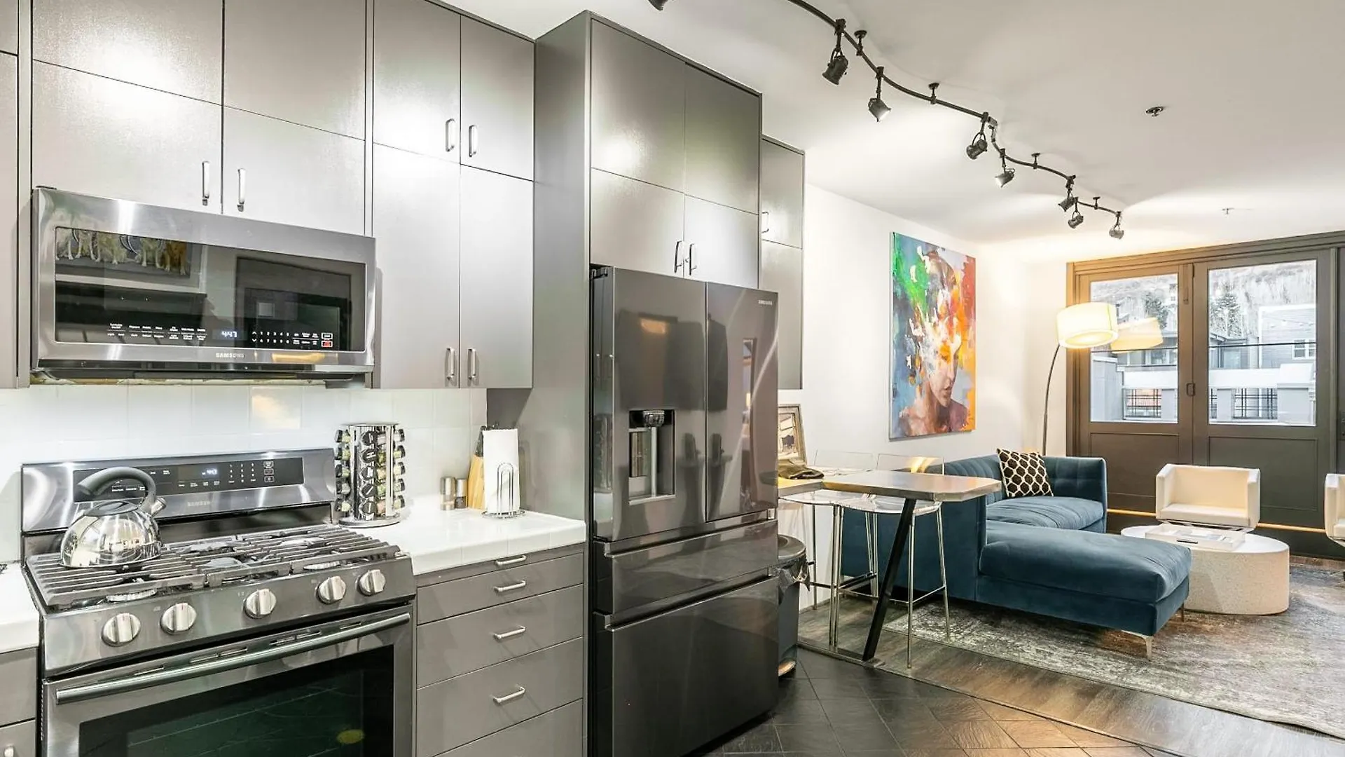 New San Juan 303 By Avantstay Modern Penthouse W Deck Overlooking Main Street Holiday home *