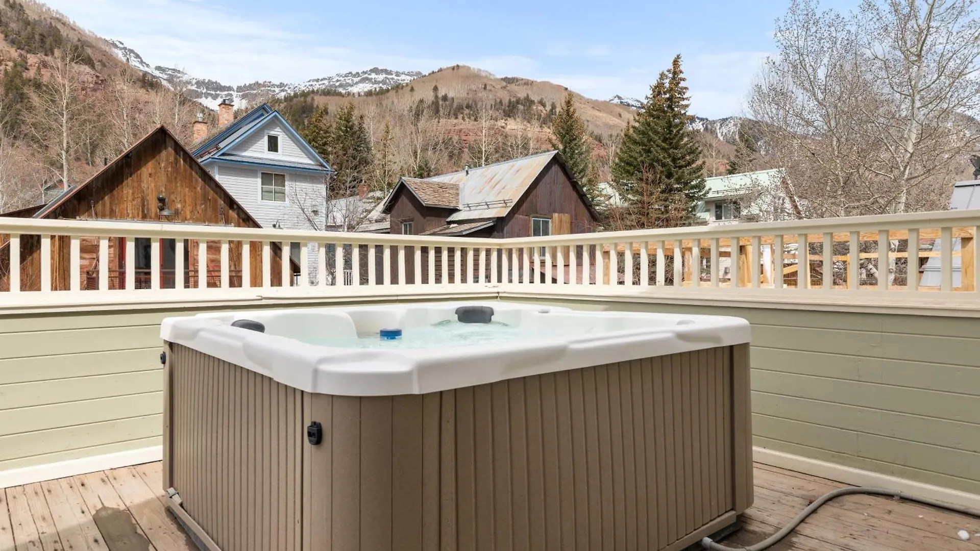 Holiday home Legacy House By Avantstay Beautiful 4bdr In Great Location W Hot Tub *