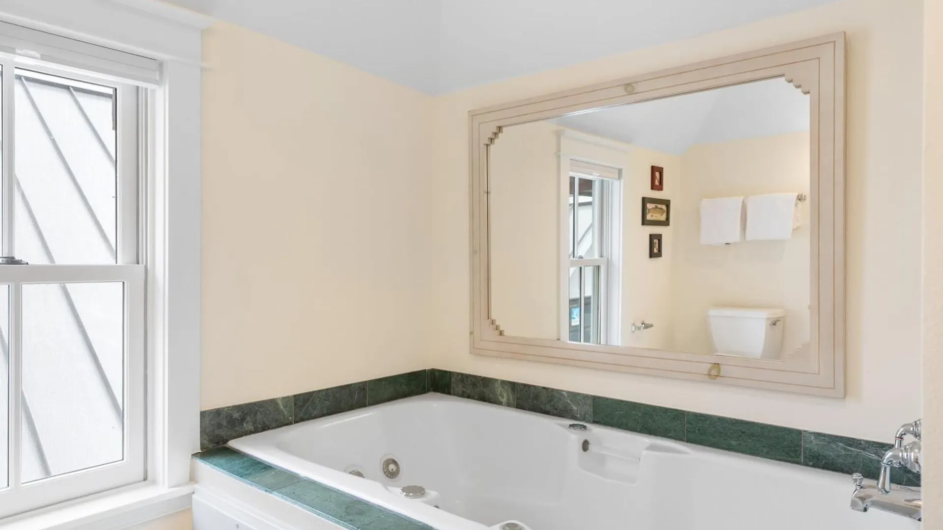Legacy House By Avantstay Beautiful 4bdr In Great Location W Hot Tub