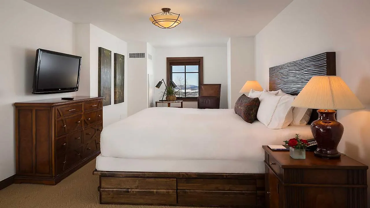 Hotel Madeline And Residences, Collection