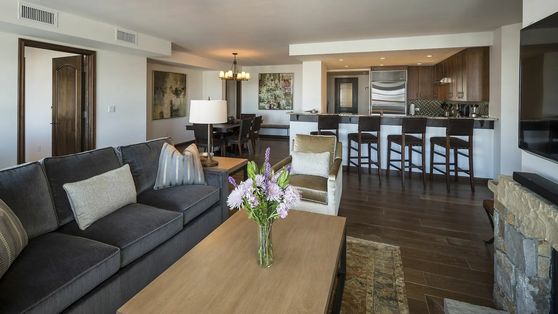 Madeline And Residences, Collection Hotel